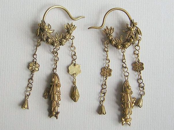 Pair of earrings with two fish - (8289)
